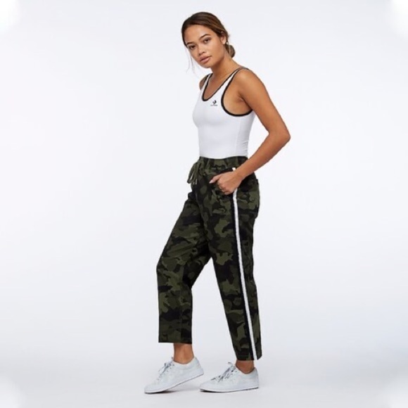 Converse Women’s Camo Green Ankle Length Pants Contrast Side Stripe M - Picture 2 of 16
